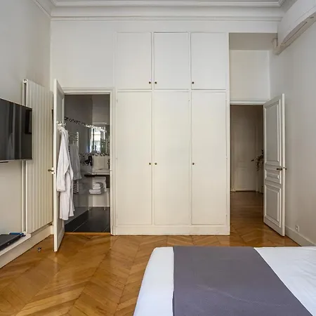 Prestigious Trocadero Apartment