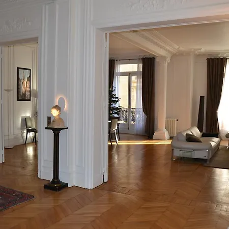 Prestigious Trocadero * Paryż